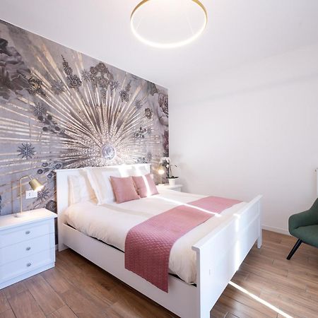 Lora Diamond Suite ,Free Parking, Self Check In,3 Como Bagian luar foto