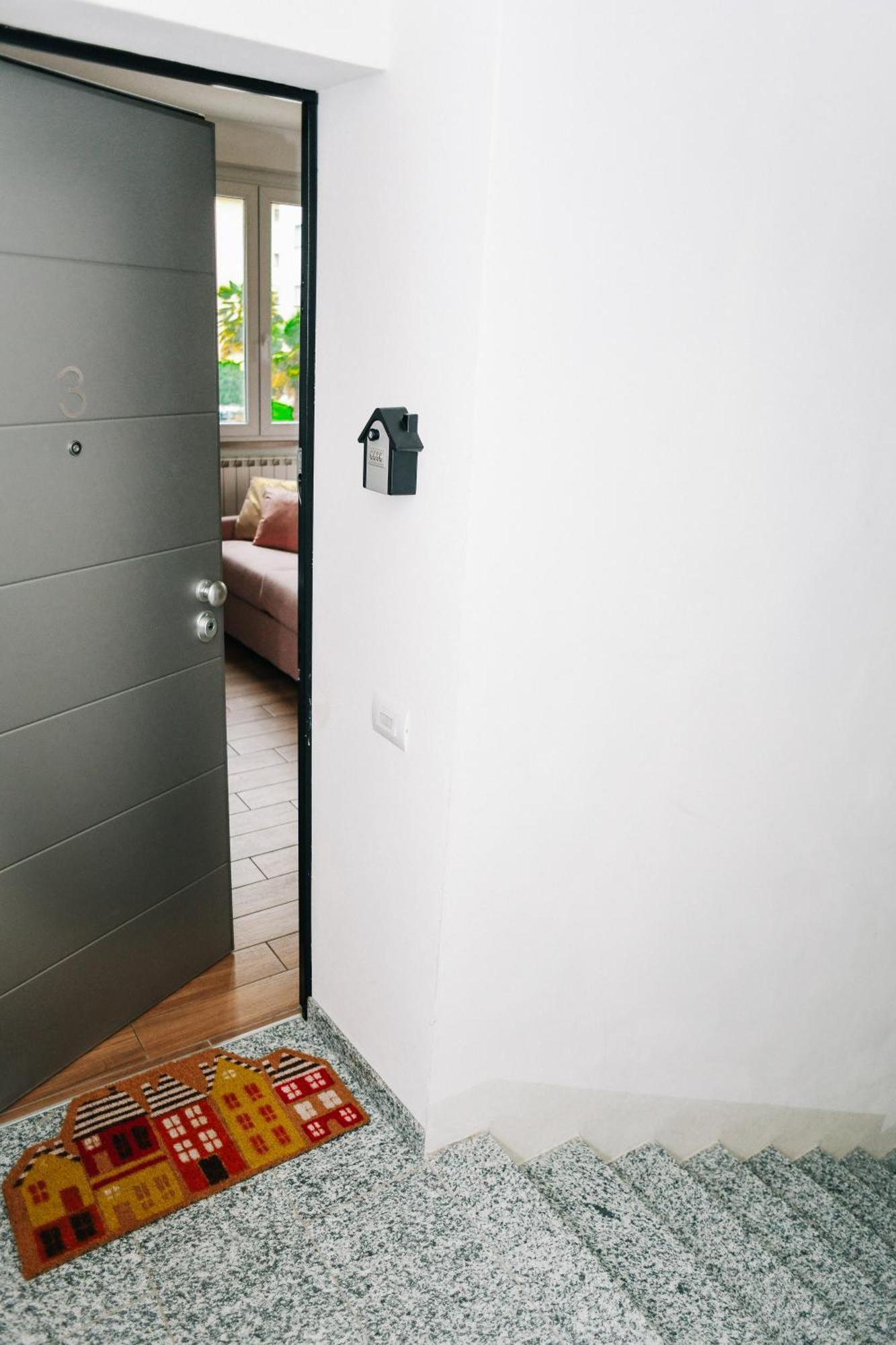 Lora Diamond Suite ,Free Parking, Self Check In,3 Como Bagian luar foto