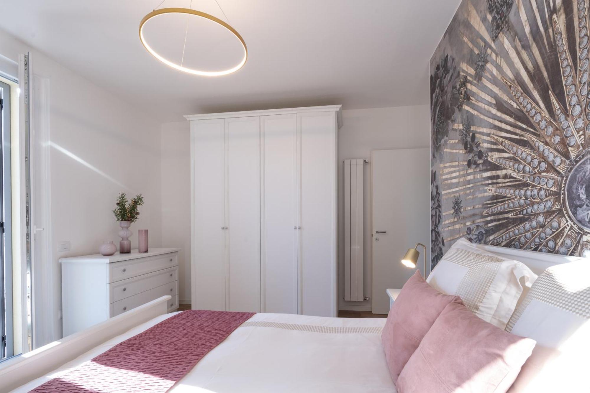 Lora Diamond Suite ,Free Parking, Self Check In,3 Como Bagian luar foto