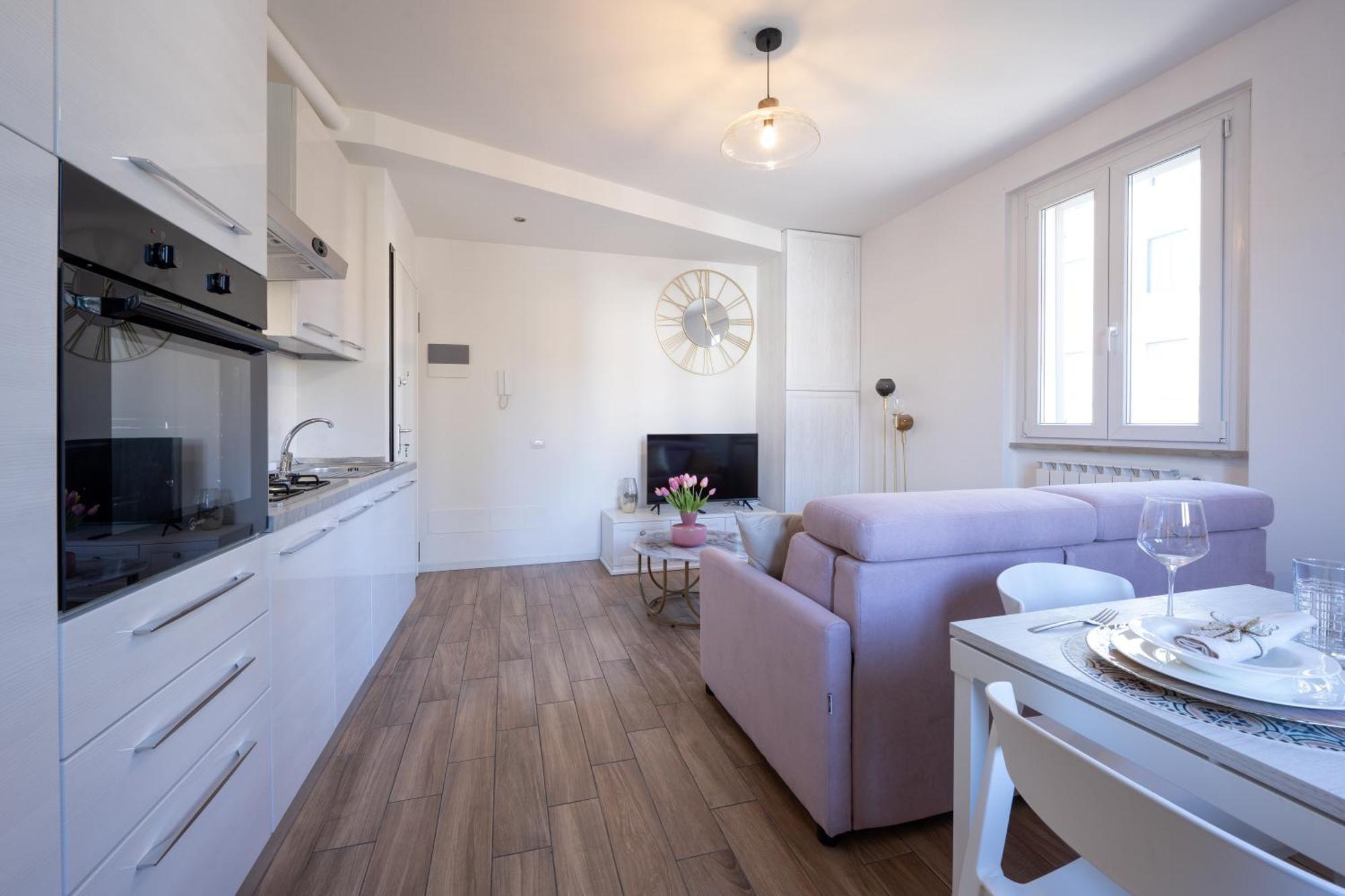 Lora Diamond Suite ,Free Parking, Self Check In,3 Como Bagian luar foto